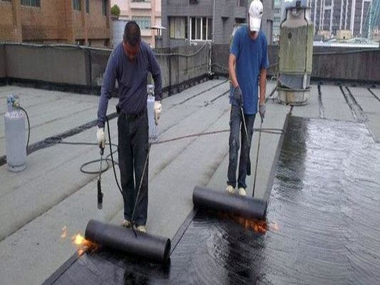SBS Membranlar için 10 Mikron Kalınlık Torchable Hot Melt HDPE Film Delikli Film